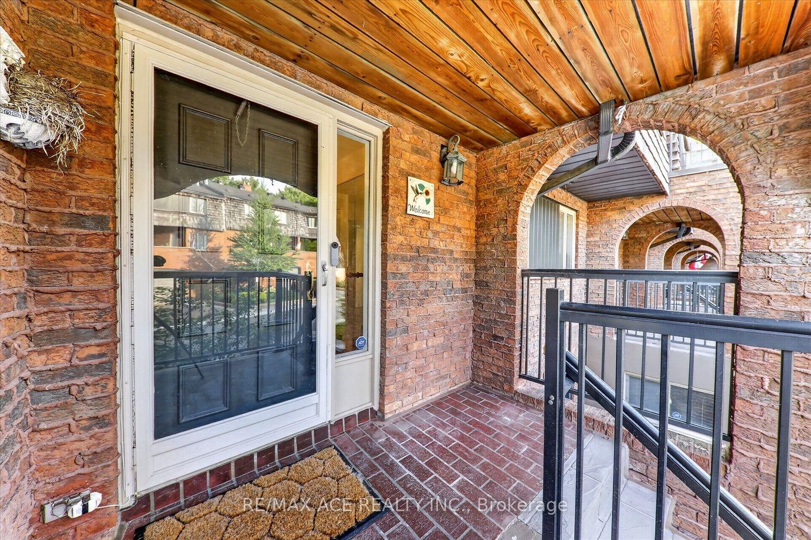 Photo 5 of 65 Cricklewood Crescent, Markham, Royal Orchard — HOMEH