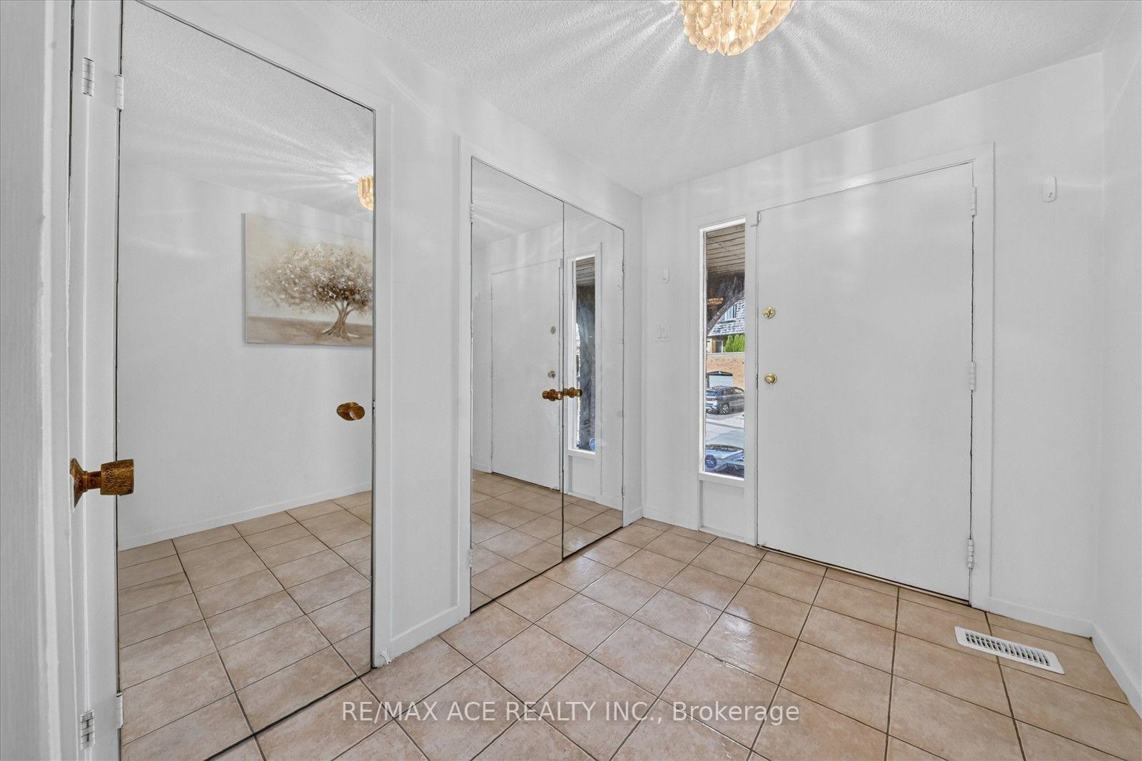 Photo 6 of 65 Cricklewood Crescent, Markham, Royal Orchard — HOMEH