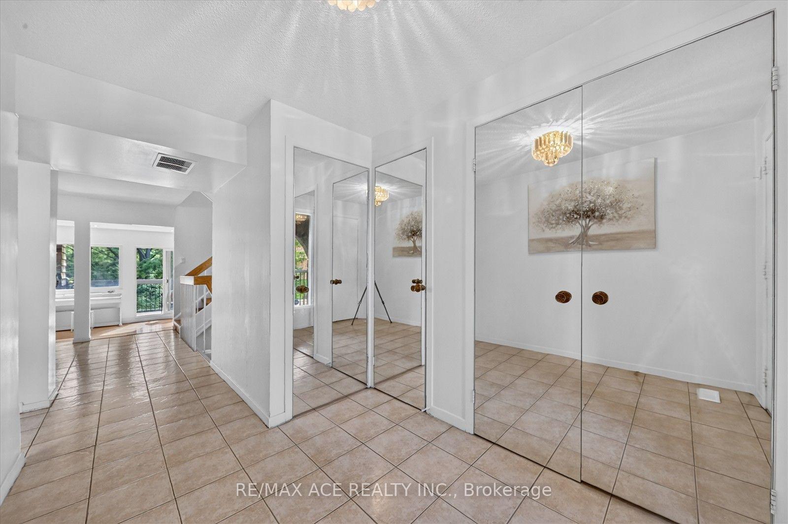 Photo 7 of 65 Cricklewood Crescent, Markham, Royal Orchard — HOMEH