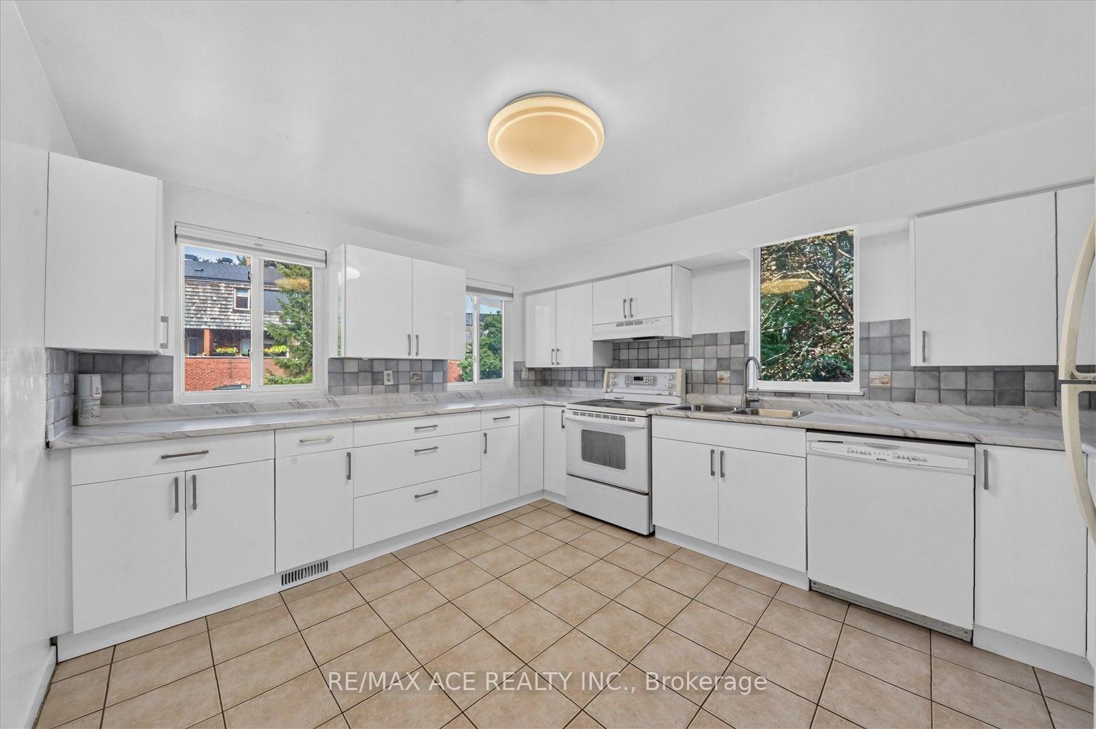 Photo 8 of 65 Cricklewood Crescent, Markham, Royal Orchard — HOMEH
