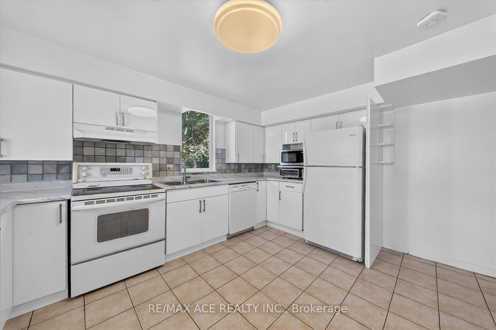 Photo 9 of 65 Cricklewood Crescent, Markham, Royal Orchard — HOMEH