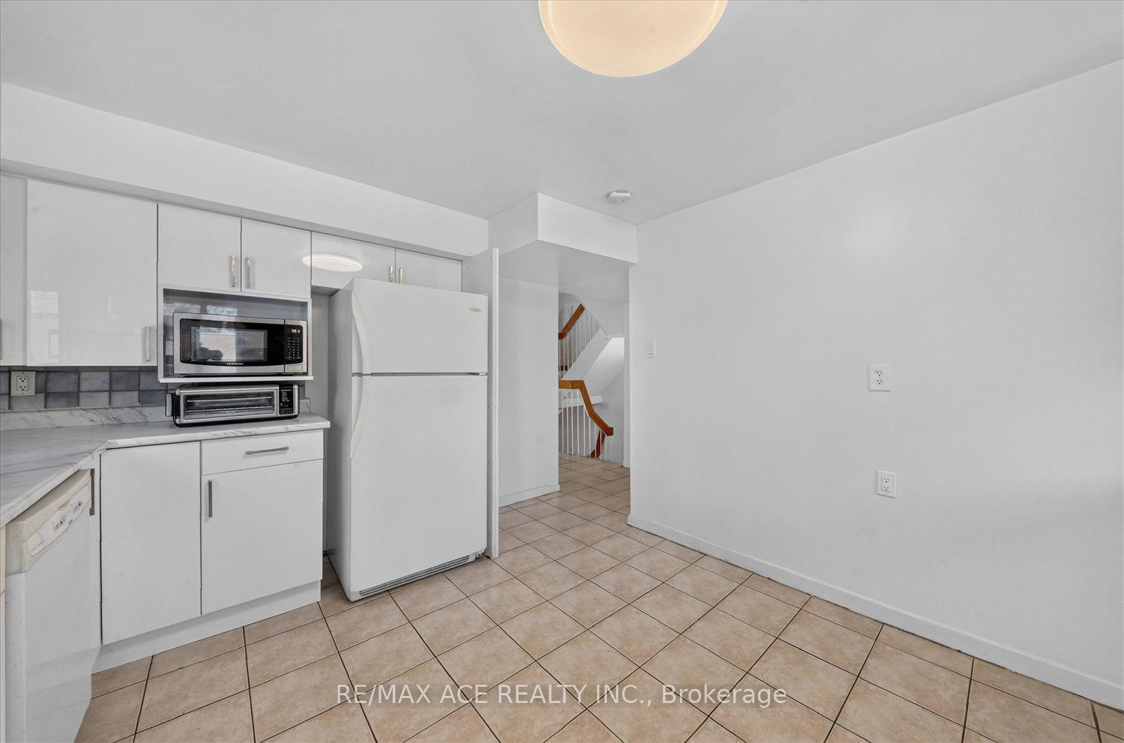 Photo 10 of 65 Cricklewood Crescent, Markham, Royal Orchard — HOMEH