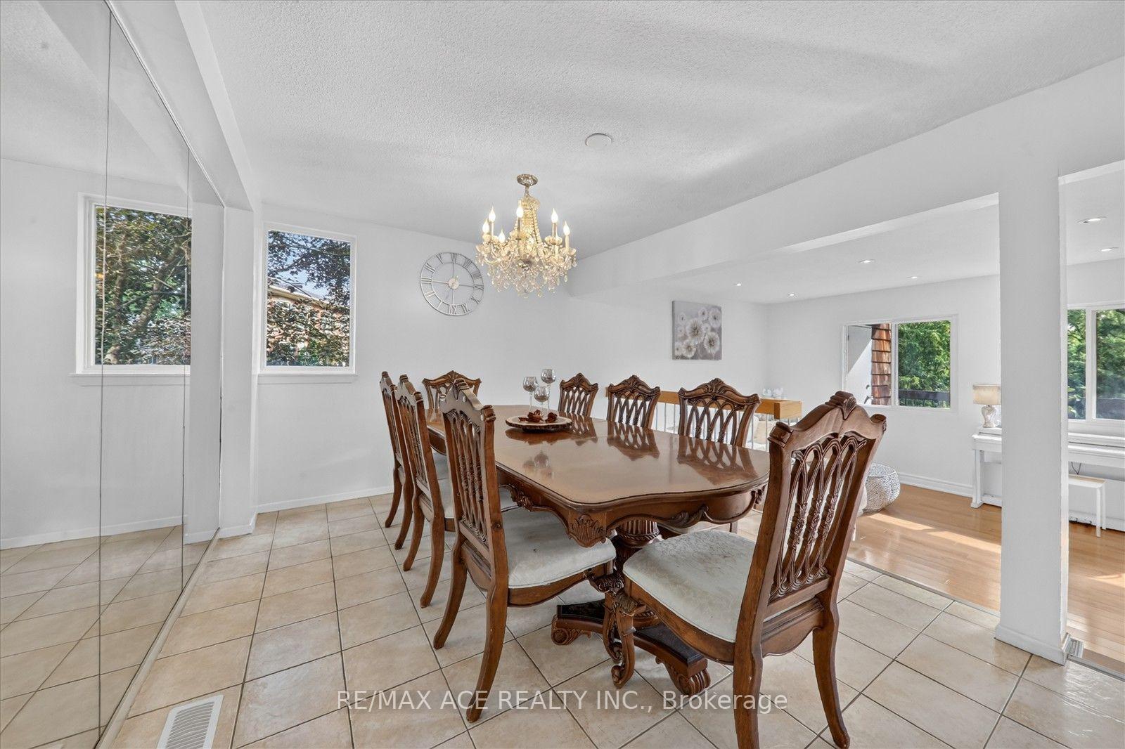 Photo 12 of 65 Cricklewood Crescent, Markham, Royal Orchard — HOMEH