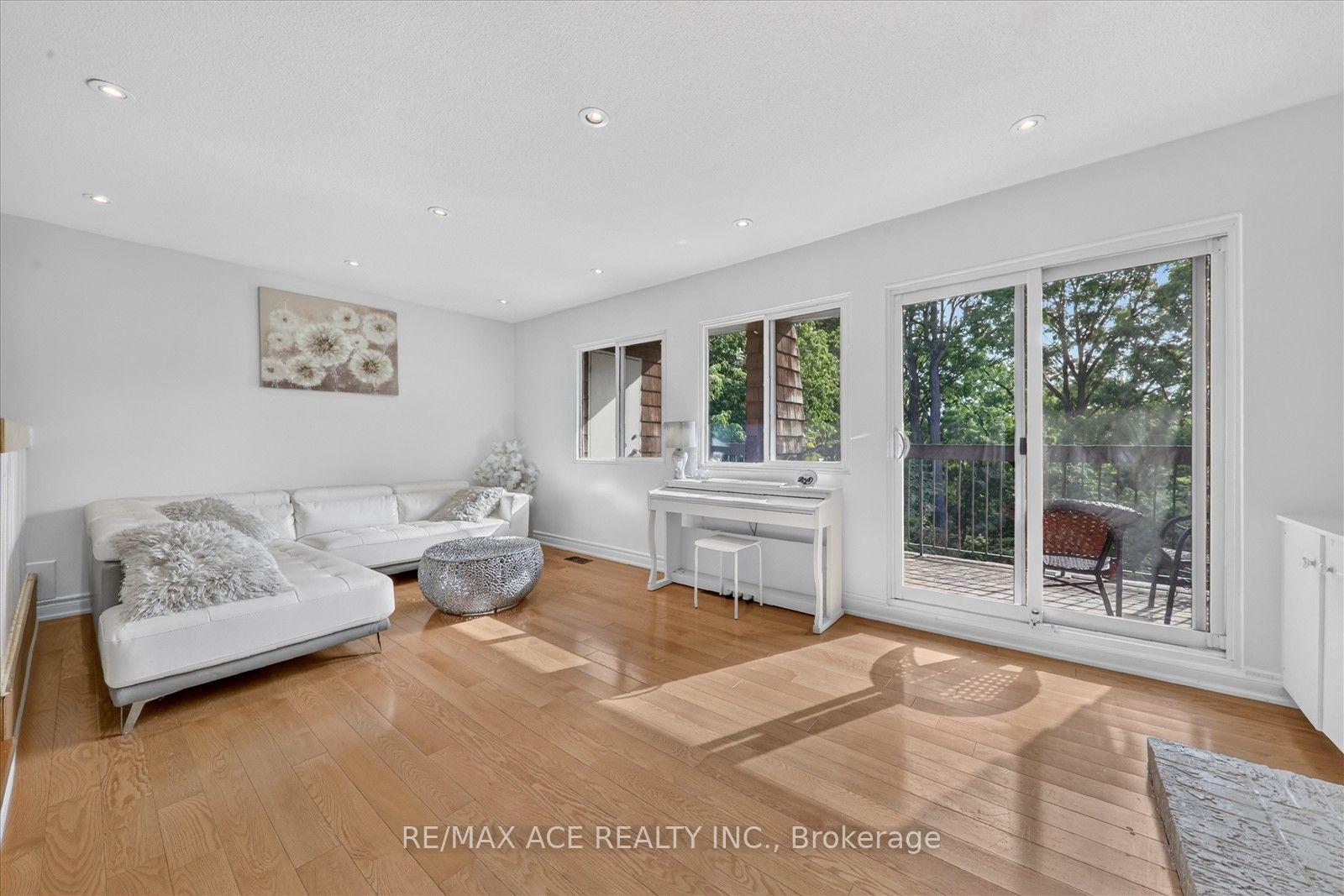 Photo 14 of 65 Cricklewood Crescent, Markham, Royal Orchard — HOMEH