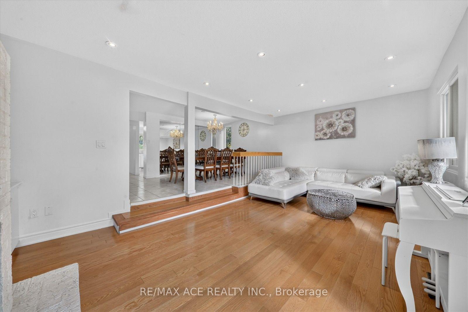Photo 15 of 65 Cricklewood Crescent, Markham, Royal Orchard — HOMEH