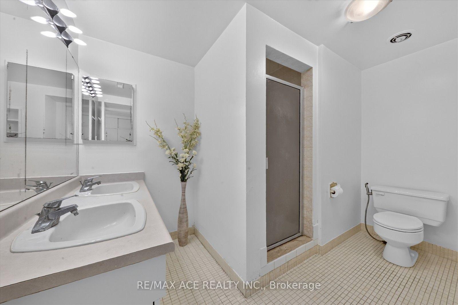 Photo 44 of 65 Cricklewood Crescent, Markham, Royal Orchard — HOMEH