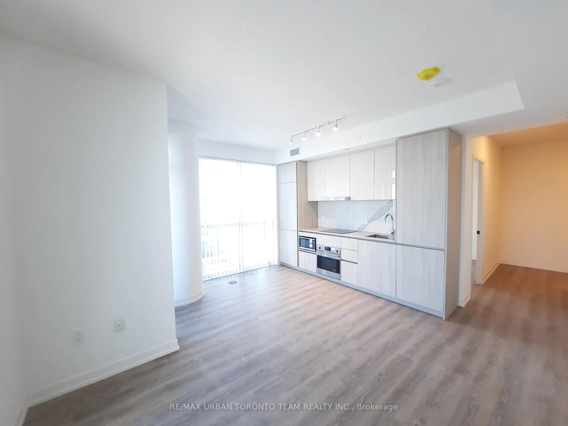 Photo 2 of Unit 1012, 8 Interchange Way, Vaughan, Vaughan Corporate Centre — HOMEH