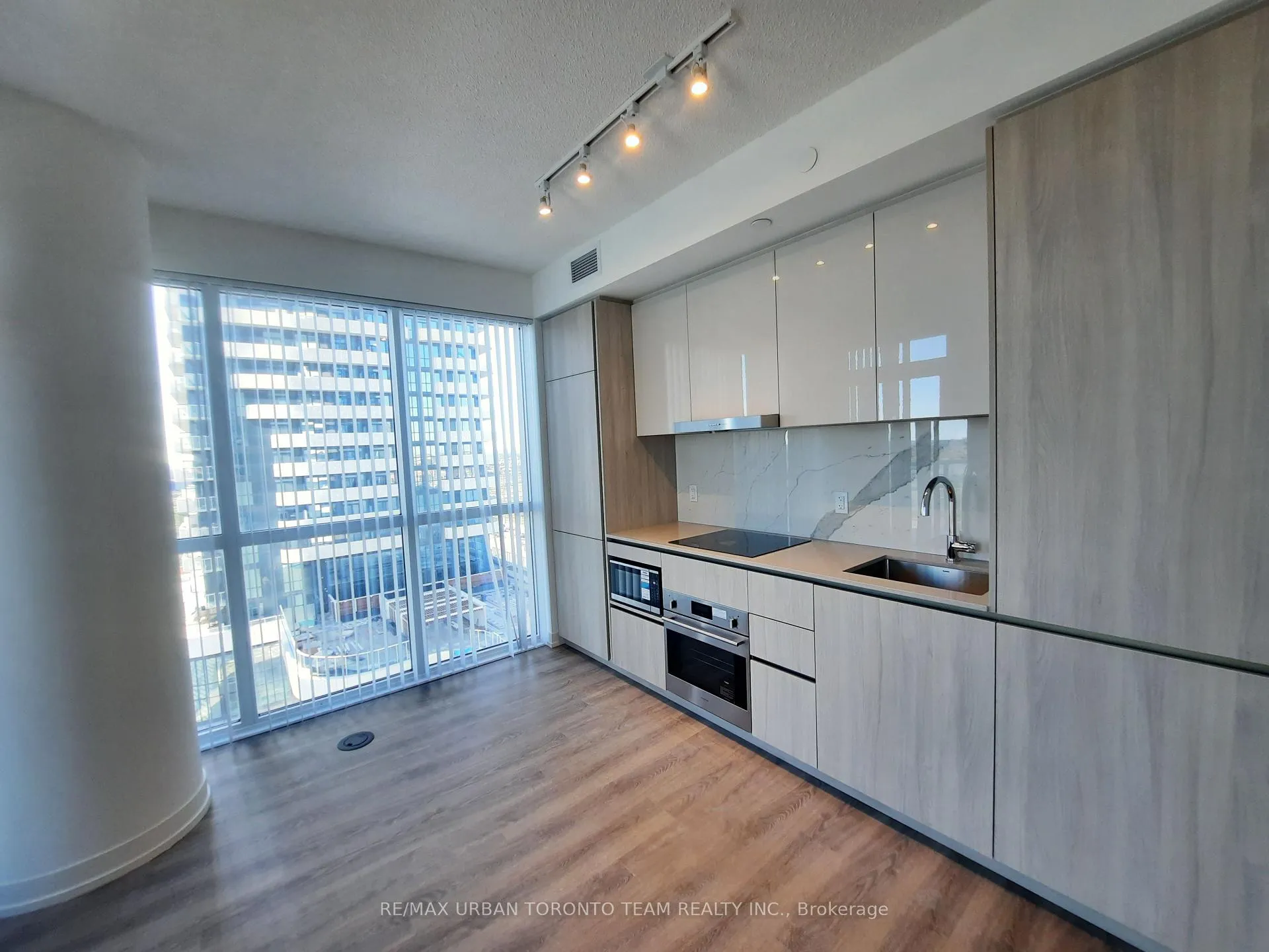 Photo 3 of Unit 1012, 8 Interchange Way, Vaughan, Vaughan Corporate Centre — HOMEH