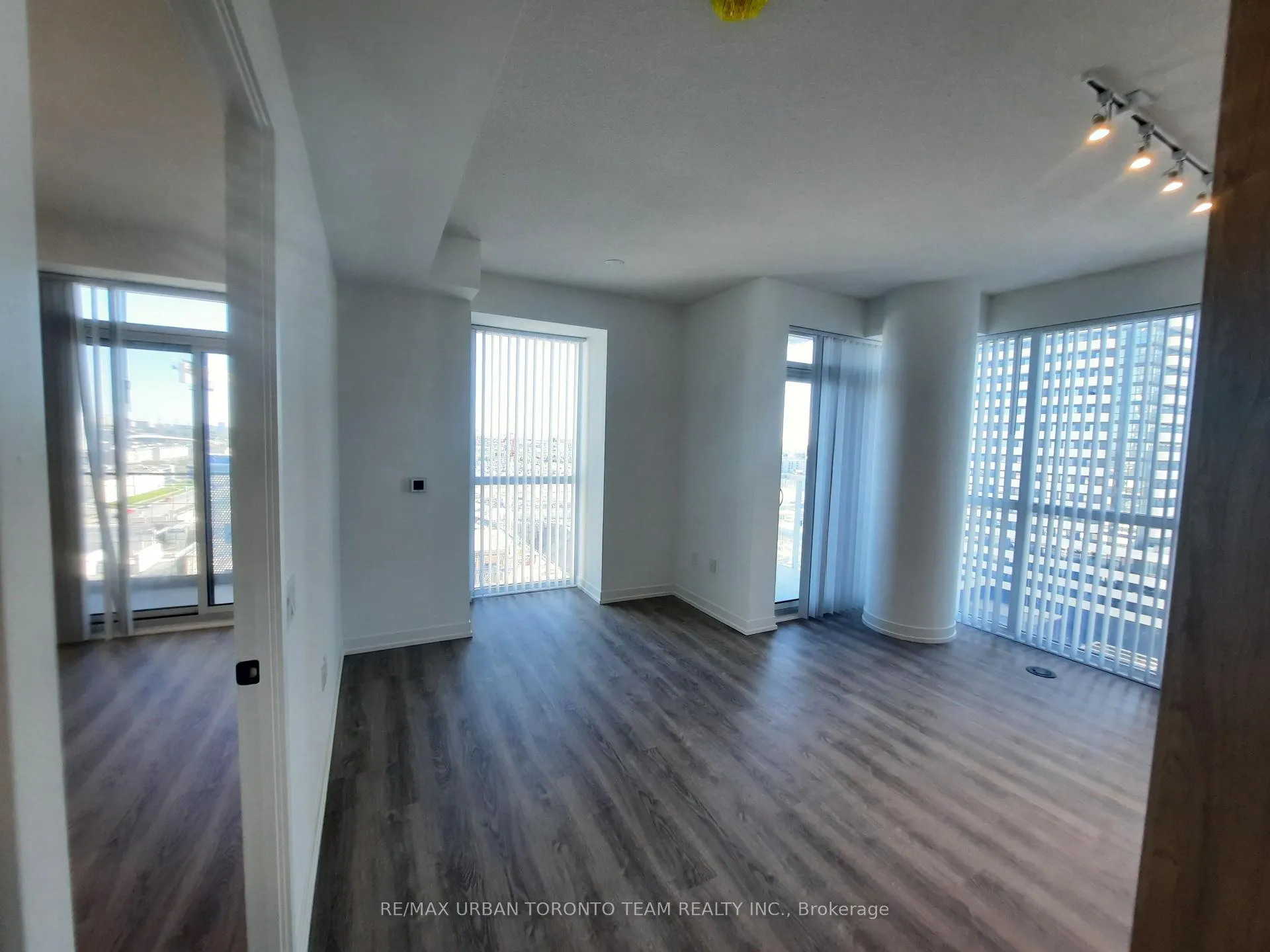 Photo 4 of Unit 1012, 8 Interchange Way, Vaughan, Vaughan Corporate Centre — HOMEH