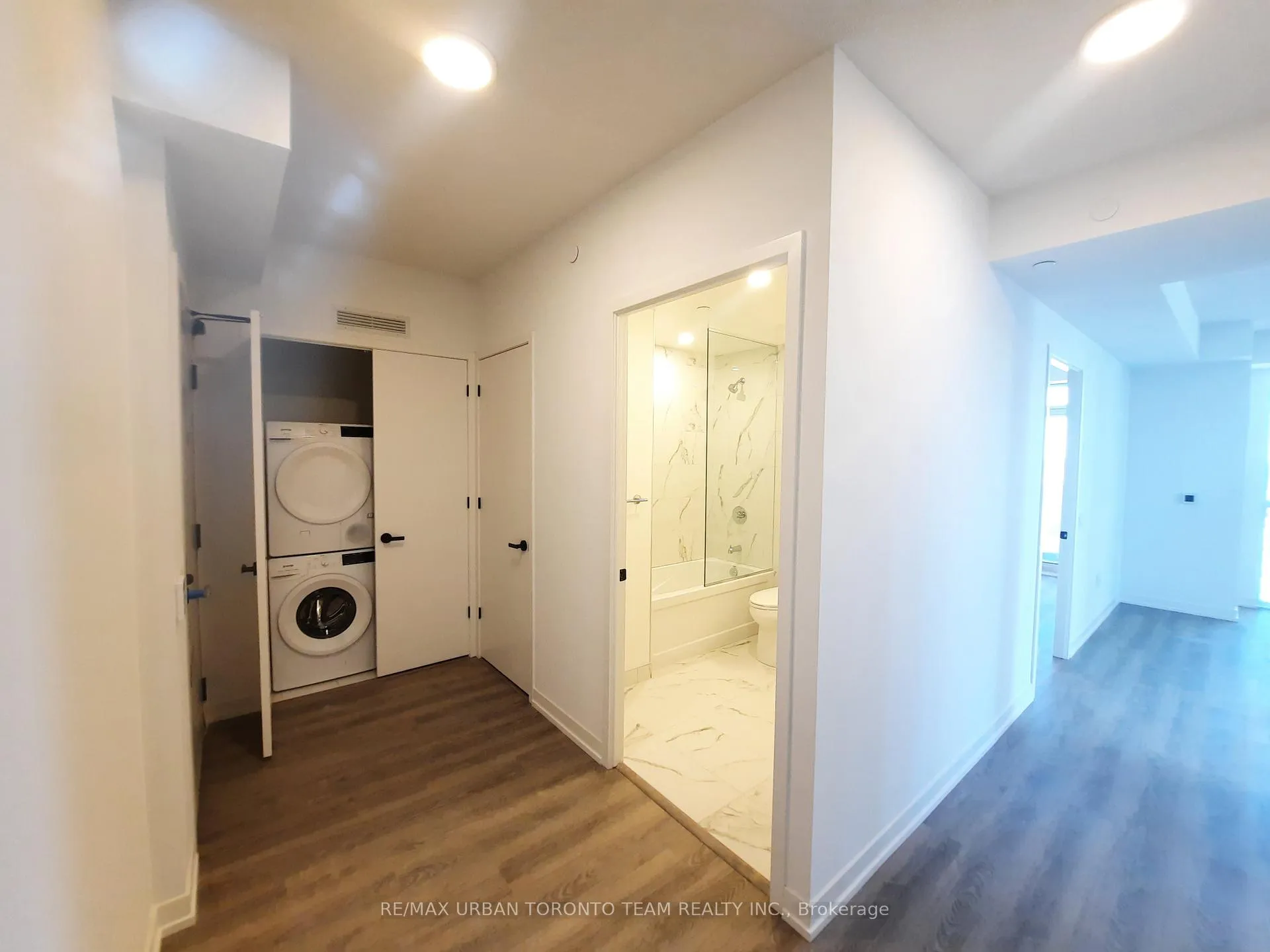 Photo 9 of Unit 1012, 8 Interchange Way, Vaughan, Vaughan Corporate Centre — HOMEH