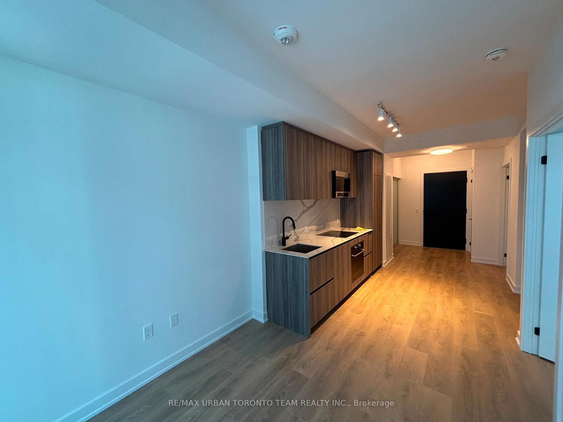 Photo 3 of Unit 3008, 127 Broadway Avenue, Toronto, Mount Pleasant West — HOMEH