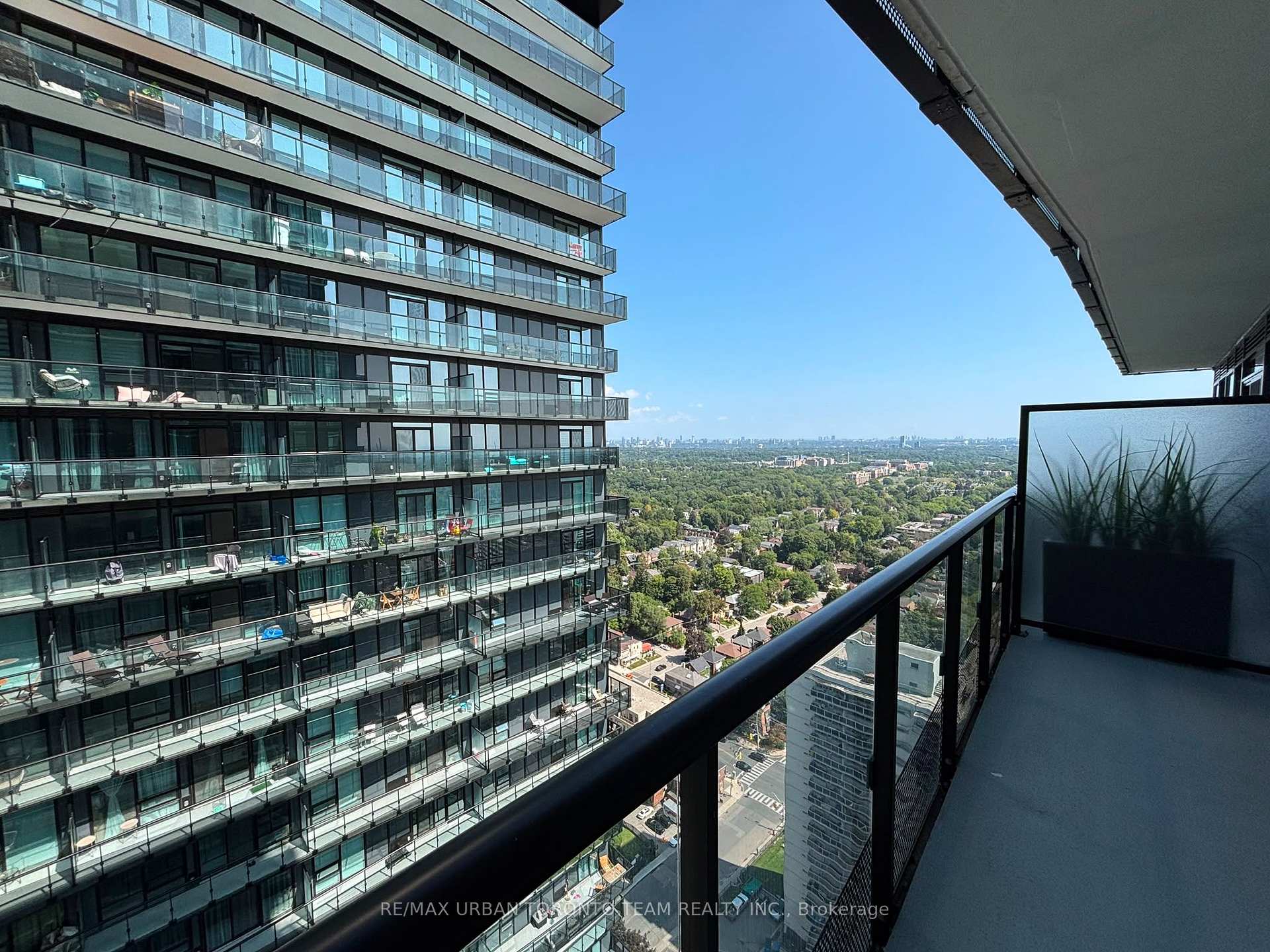Photo 5 of Unit 3008, 127 Broadway Avenue, Toronto, Mount Pleasant West — HOMEH