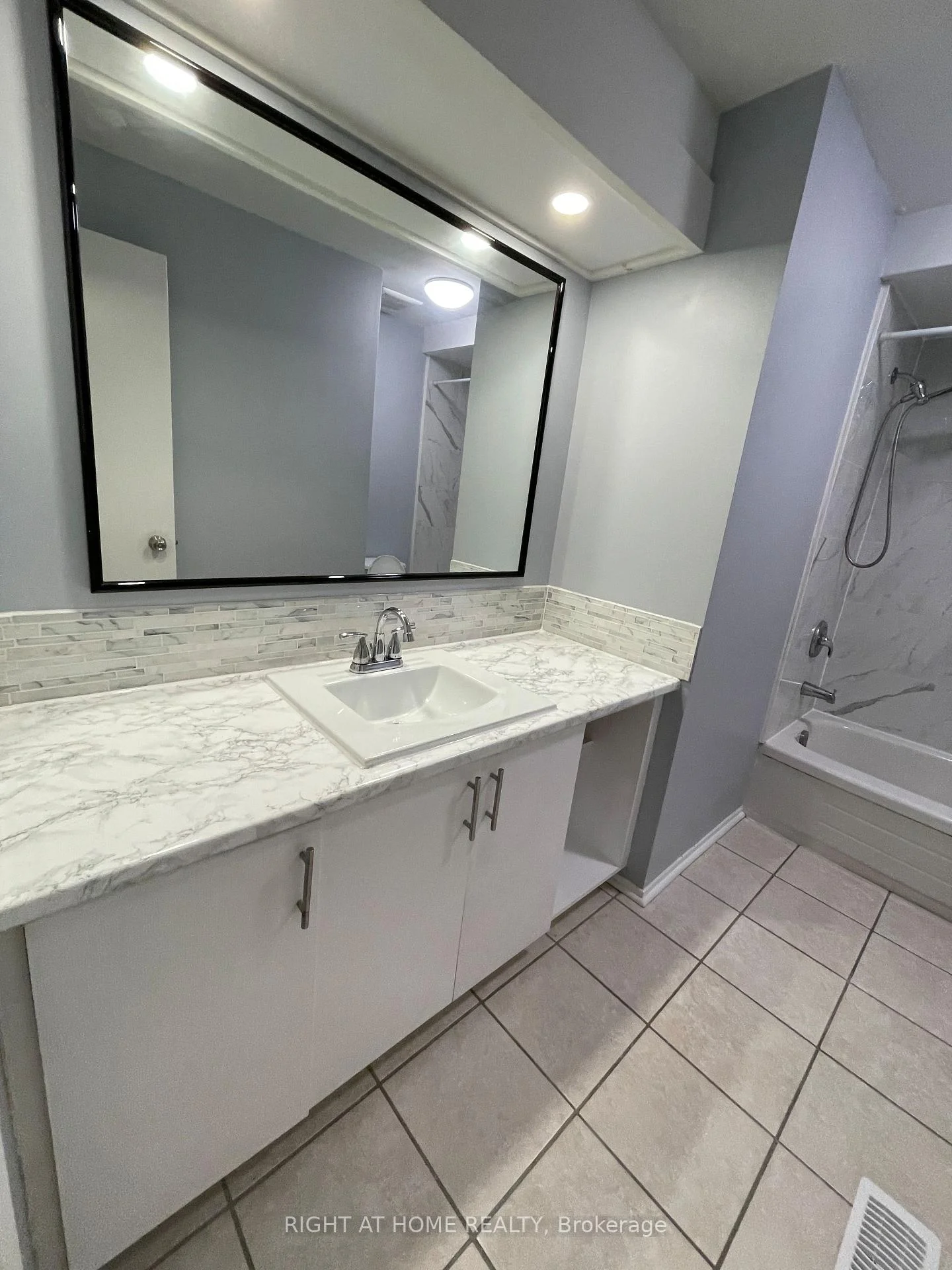 Photo 25 of 4B Millrise Lane, Ottawa, Centrepointe — HOMEH