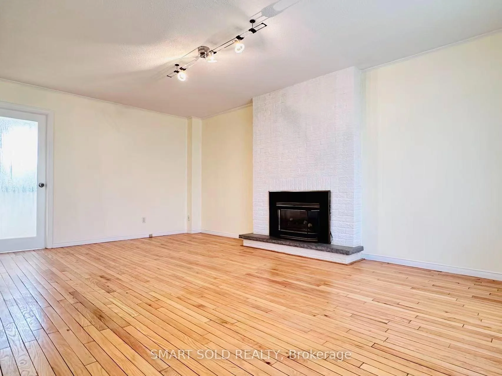 Photo 5 of Unit Basement, 22 Hemingway Crescent, Markham, Unionville — HOMEH