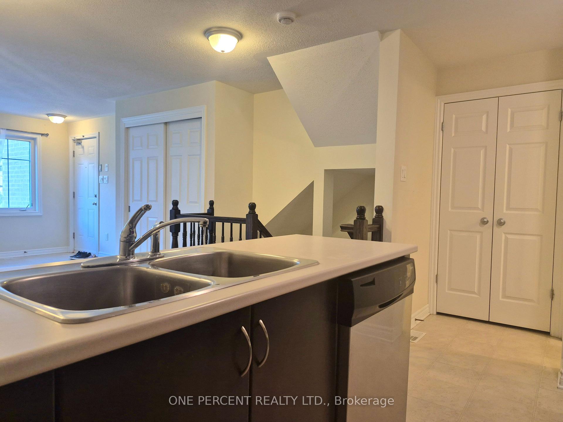 Photo 5 of Unit Unit #A, 244 Titanium Private, Ottawa, Convent Glen North — HOMEH