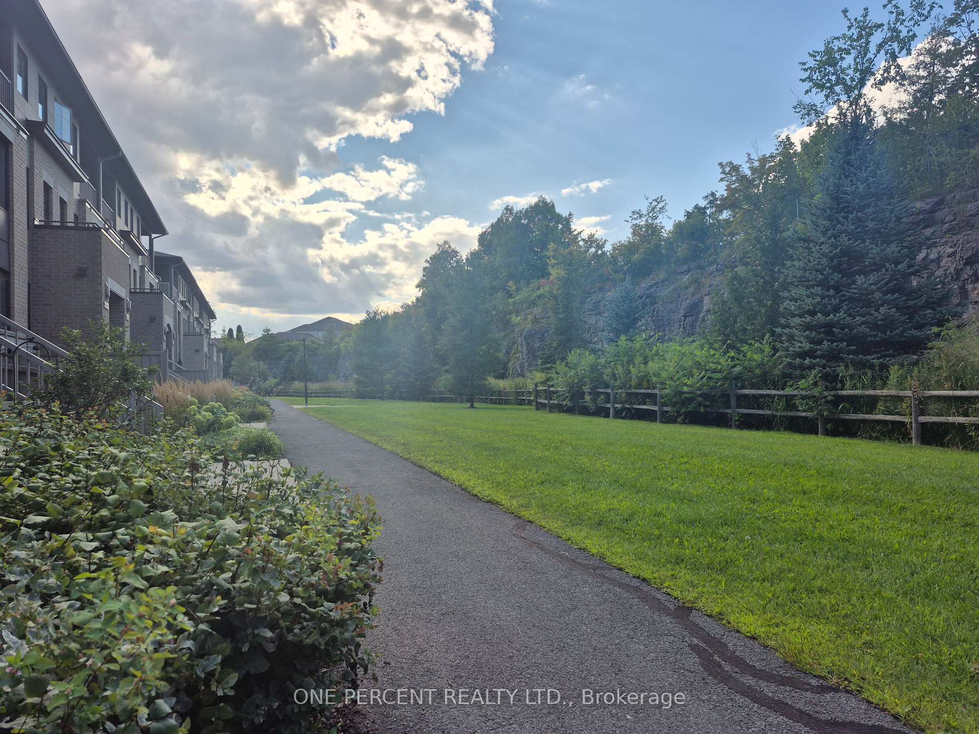 Photo 20 of Unit Unit #A, 244 Titanium Private, Ottawa, Convent Glen North — HOMEH