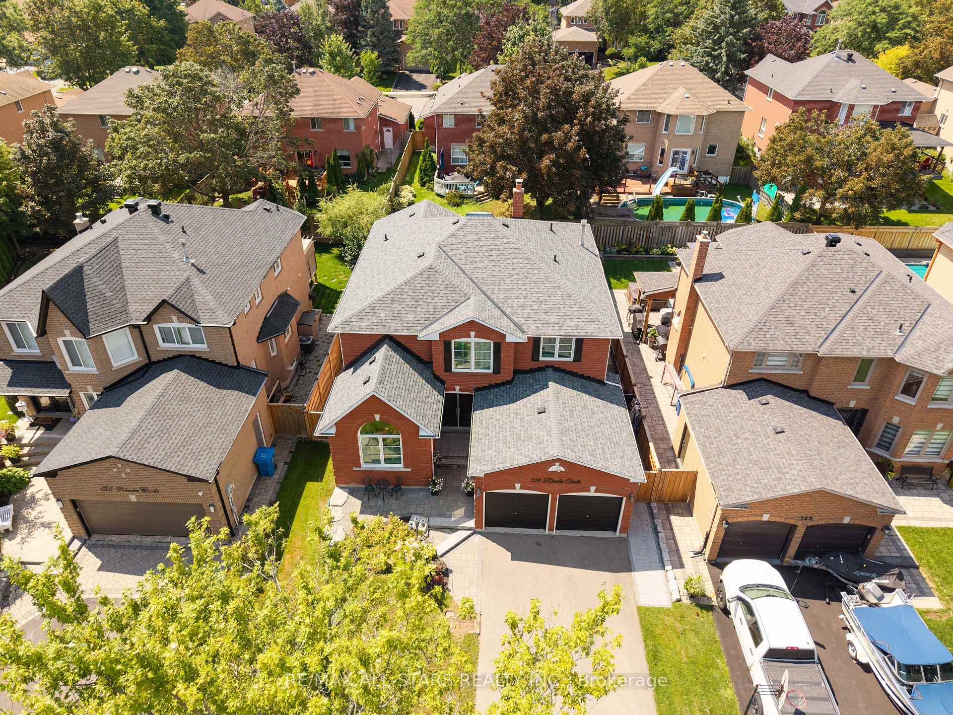 Photo 2 of 139 Rhodes Circle, Newmarket, Glenway Estates — HOMEH
