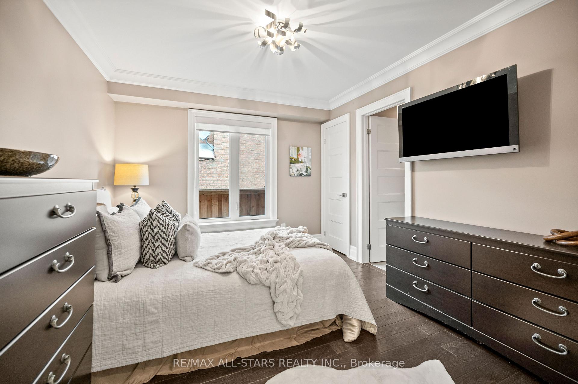 Photo 18 of 139 Rhodes Circle, Newmarket, Glenway Estates — HOMEH