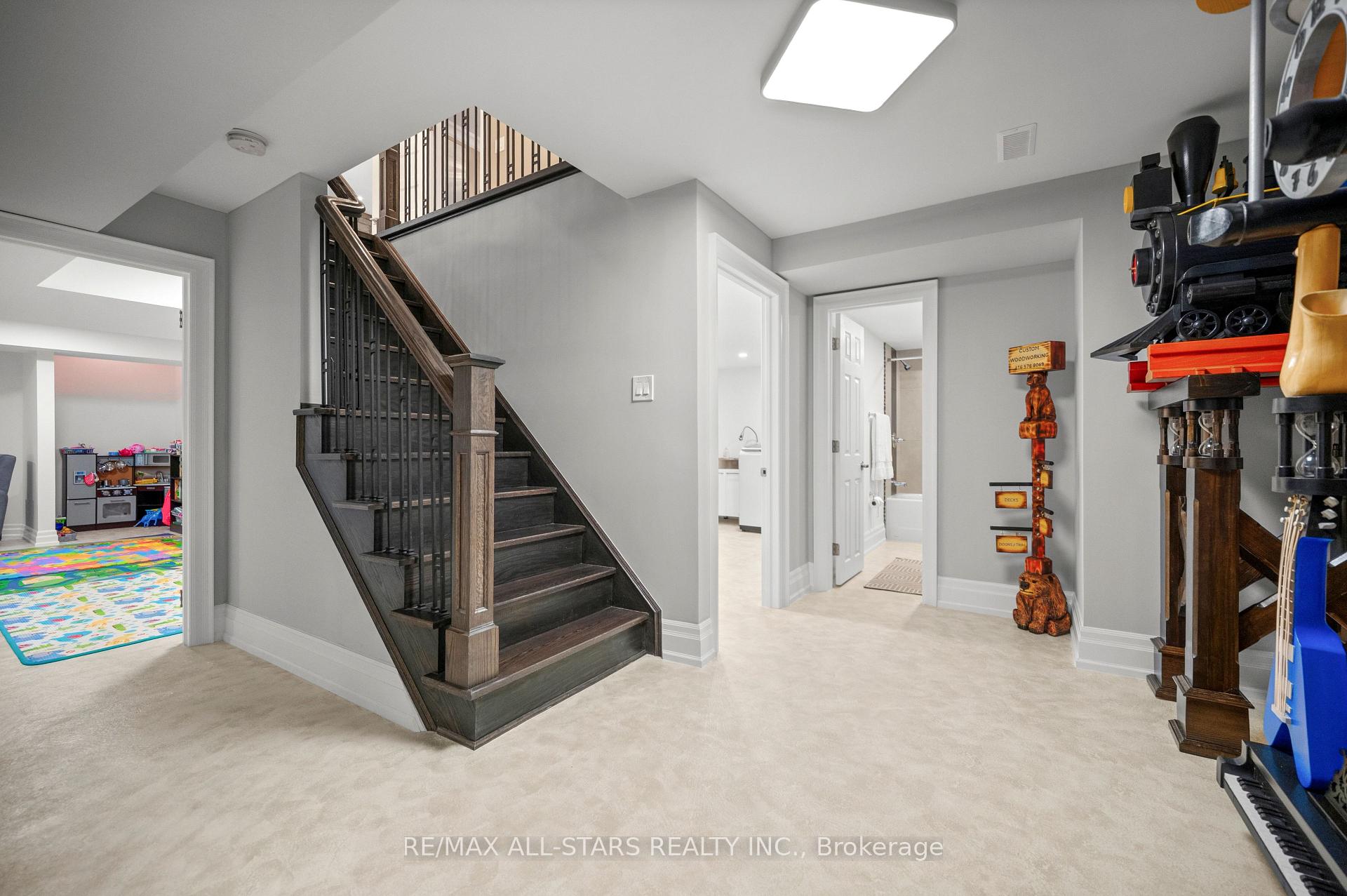 Photo 34 of 139 Rhodes Circle, Newmarket, Glenway Estates — HOMEH