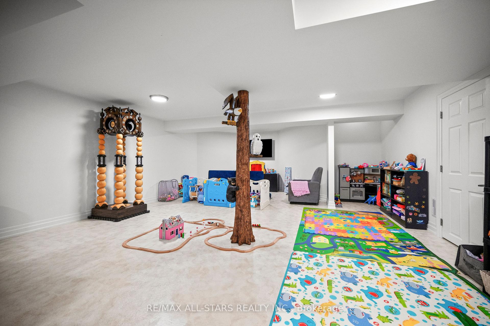 Photo 35 of 139 Rhodes Circle, Newmarket, Glenway Estates — HOMEH