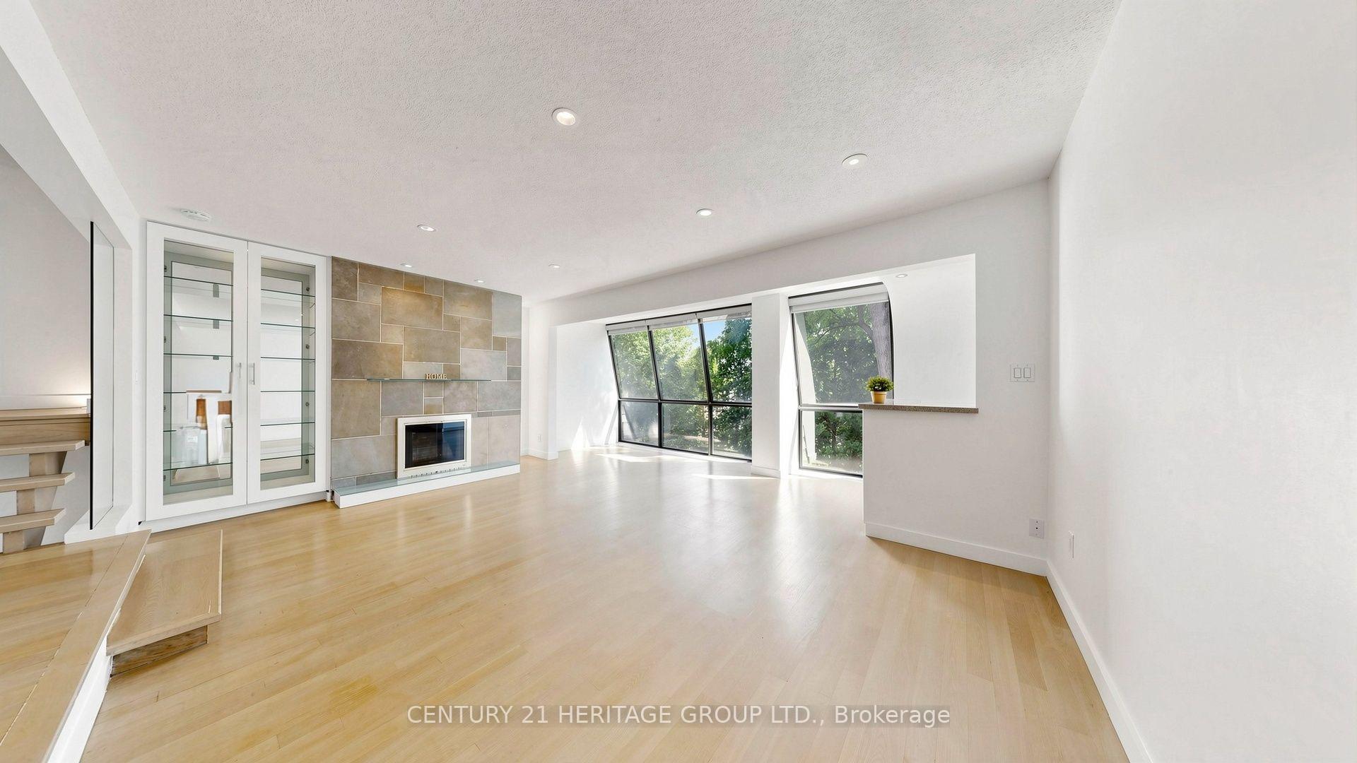 Photo 3 of 59 Cricklewood Crescent, Markham, Royal Orchard — HOMEH