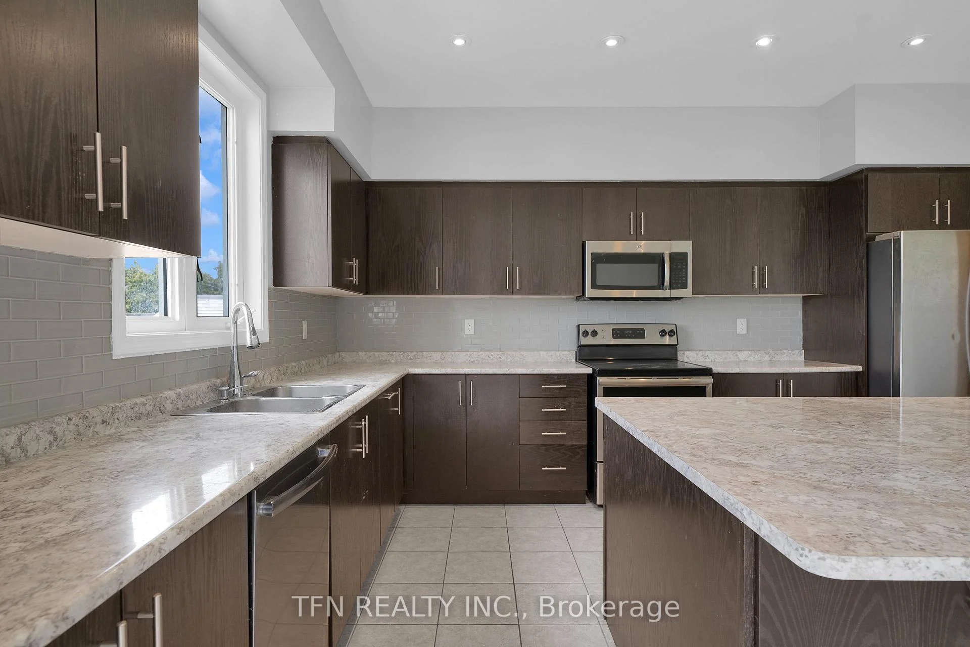 Photo 33 of 24 Don Hadden Crescent, Brock, Sunderland — HOMEH