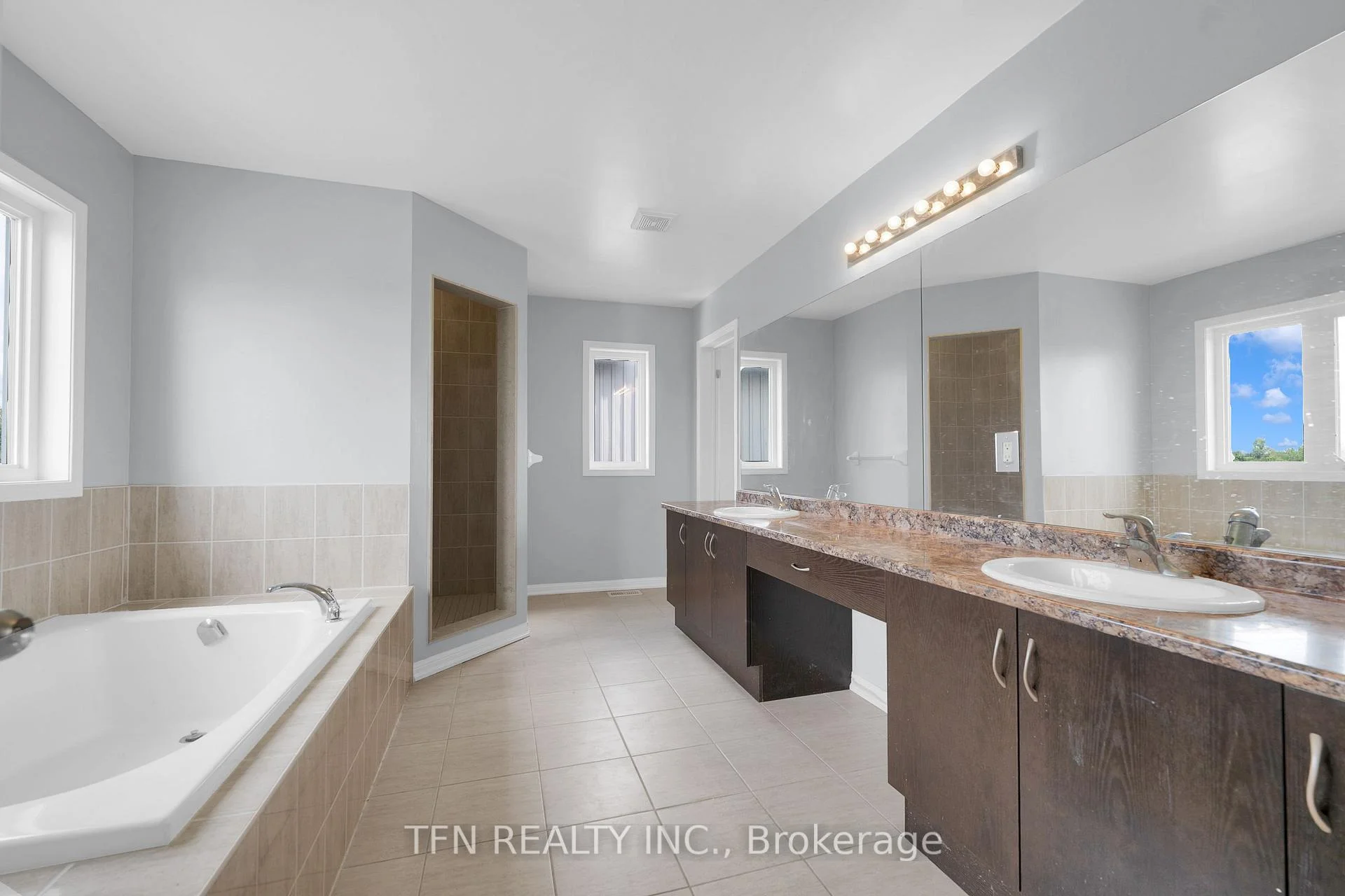 Photo 57 of 24 Don Hadden Crescent, Brock, Sunderland — HOMEH