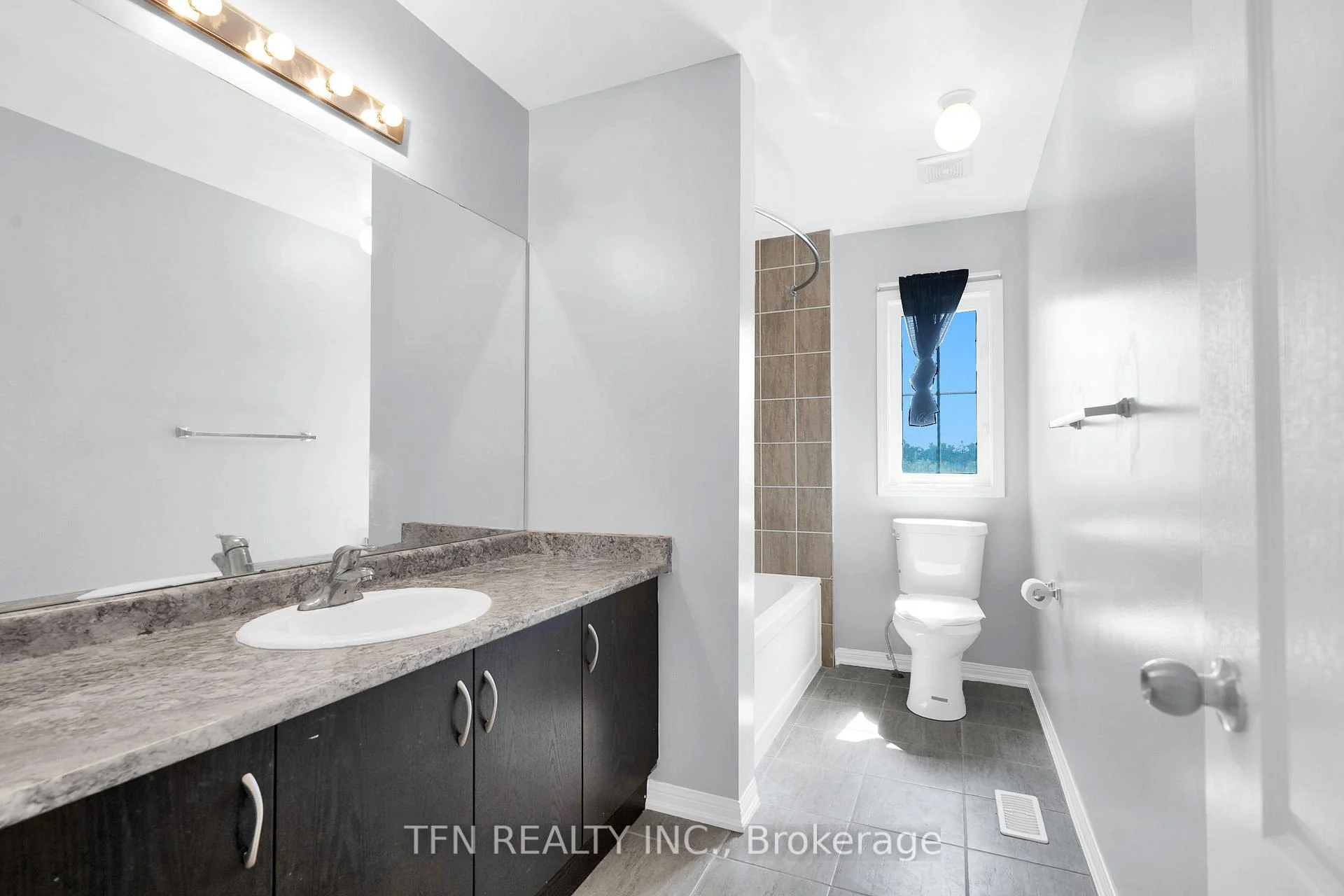 Photo 73 of 24 Don Hadden Crescent, Brock, Sunderland — HOMEH