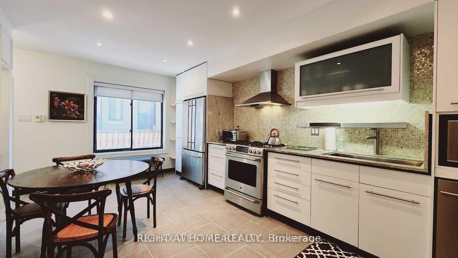 Photo 6 of Unit Unit C, 388 Manning Avenue, Toronto, Palmerston-Little Italy — HOMEH