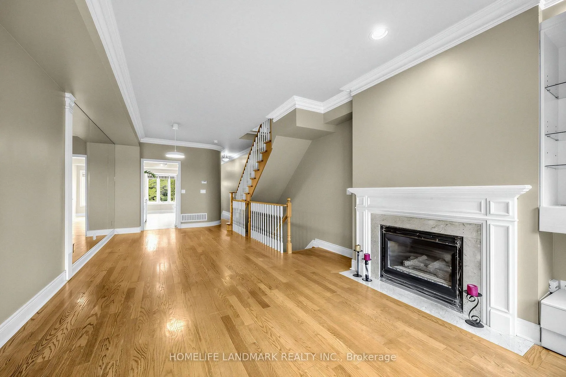 Photo 5 of Unit B, 2283 Lake Shore Boulevard, Etobicoke, Mimico — HOMEH