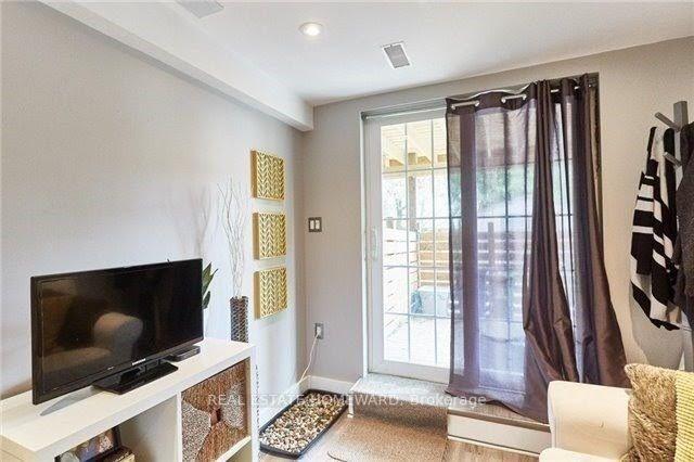 Photo 2 of 47 Lowder Place, Whitby, Downtown Whitby — HOMEH