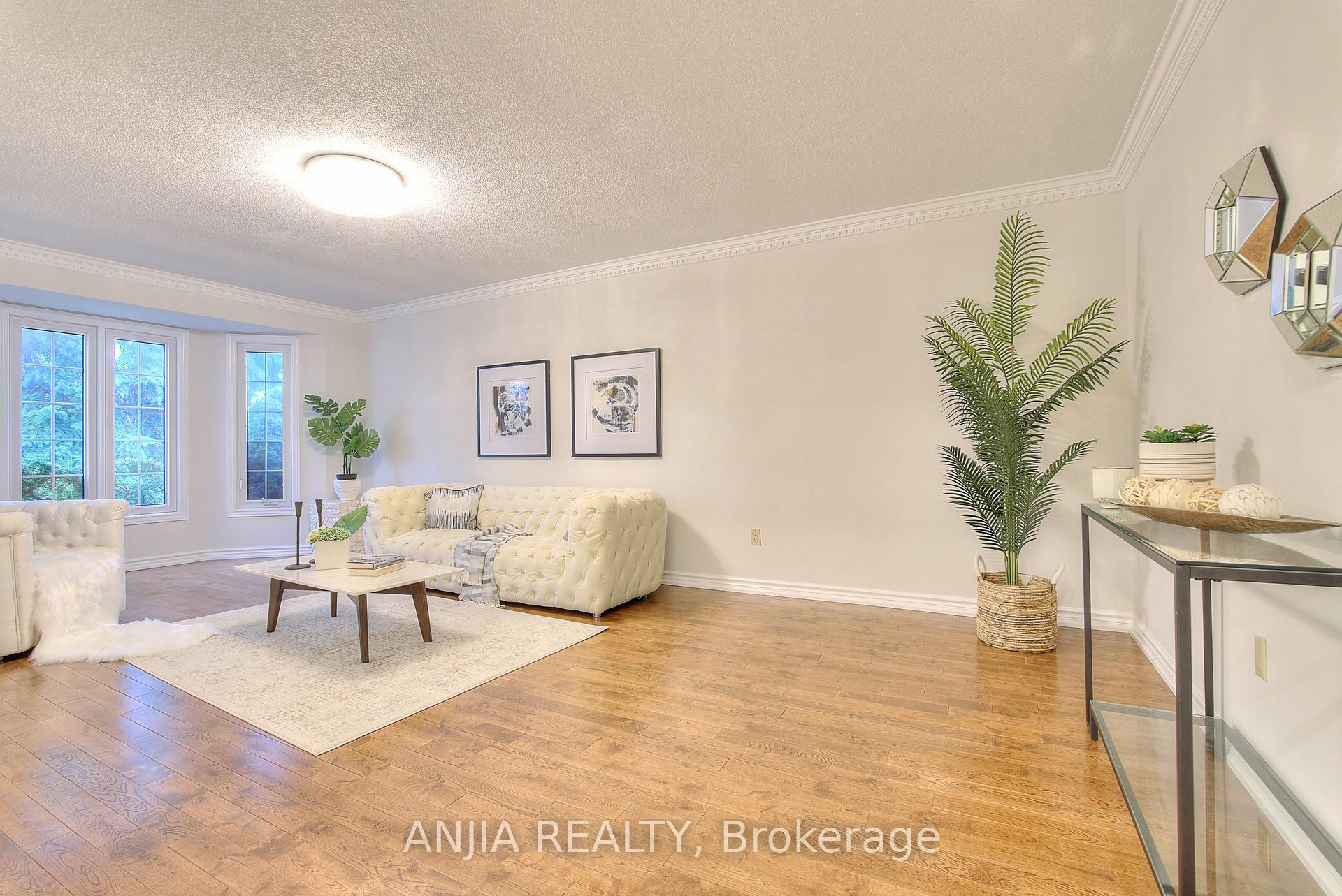 Photo 3 of 22 Chiltern Hill, Richmond Hill, Bayview Hill — HOMEH