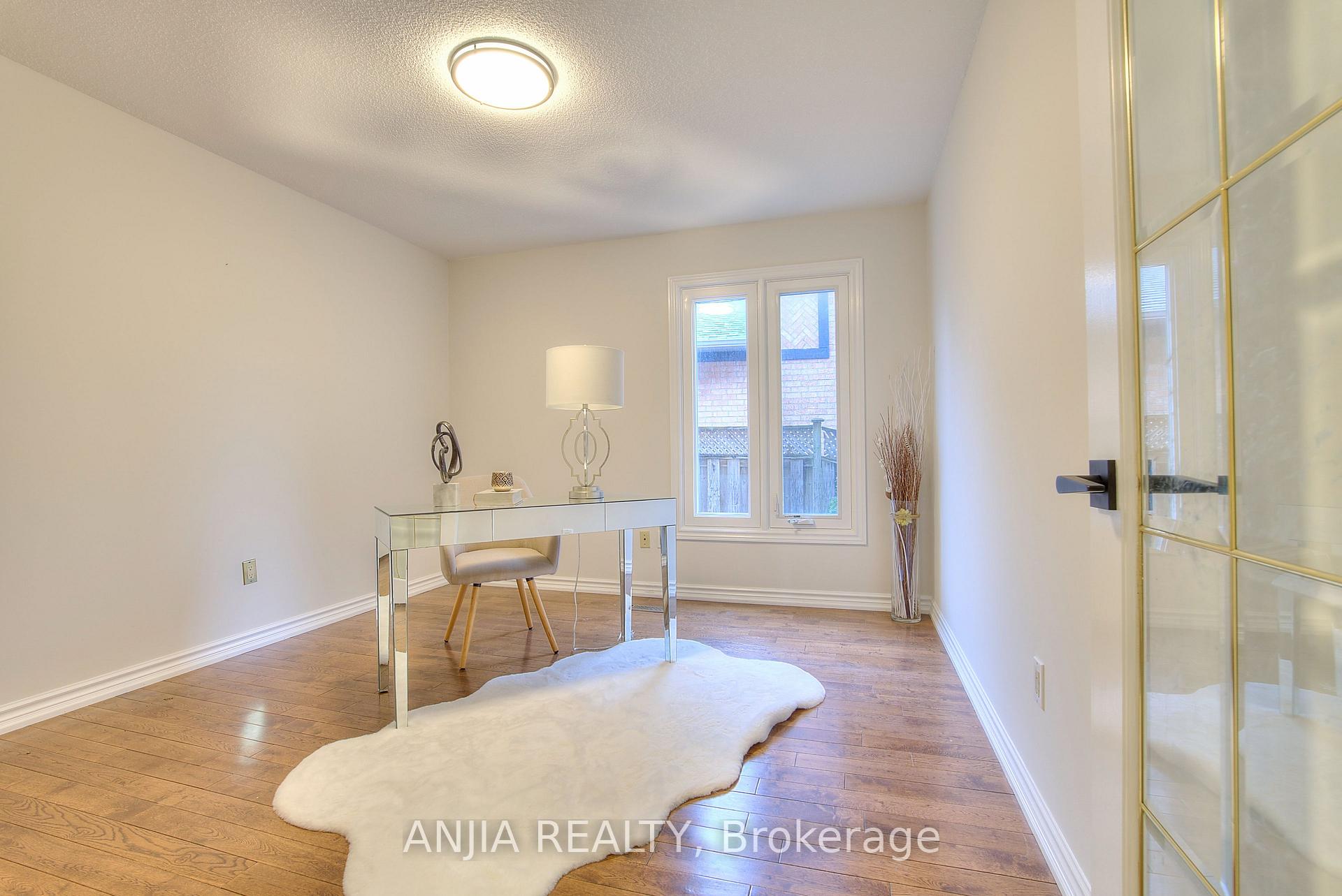 Photo 4 of 22 Chiltern Hill, Richmond Hill, Bayview Hill — HOMEH