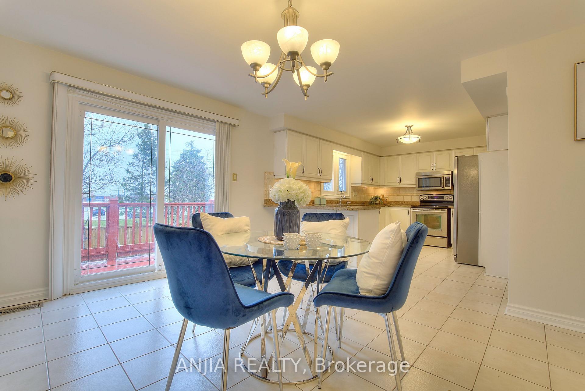 Photo 6 of 22 Chiltern Hill, Richmond Hill, Bayview Hill — HOMEH