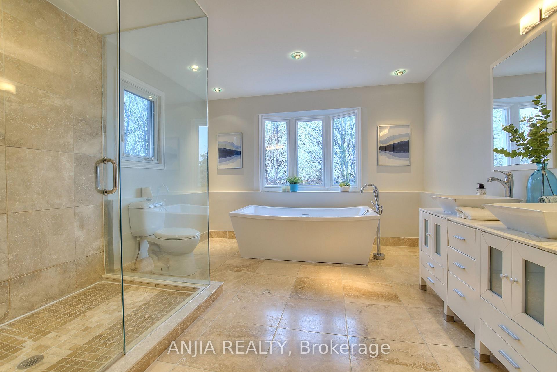 Photo 13 of 22 Chiltern Hill, Richmond Hill, Bayview Hill — HOMEH
