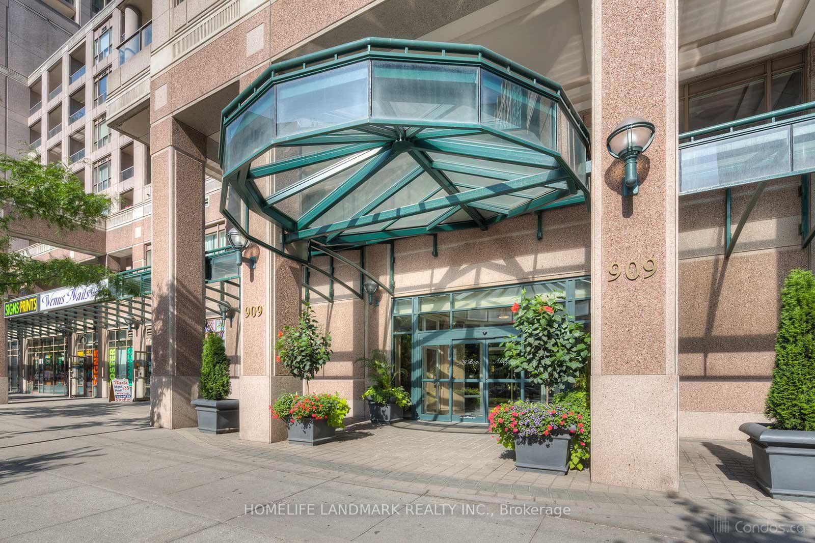 Photo 2 of Unit 808, 909 Bay Street, Toronto, Bay Street Corridor — HOMEH