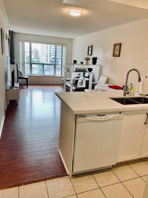 Photo 3 of Unit 808, 909 Bay Street, Toronto, Bay Street Corridor — HOMEH