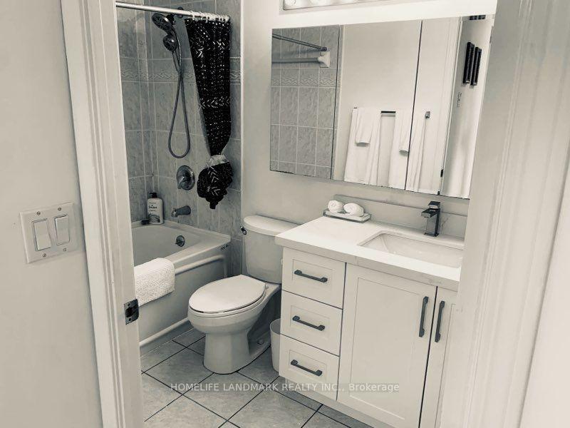 Photo 5 of Unit 808, 909 Bay Street, Toronto, Bay Street Corridor — HOMEH