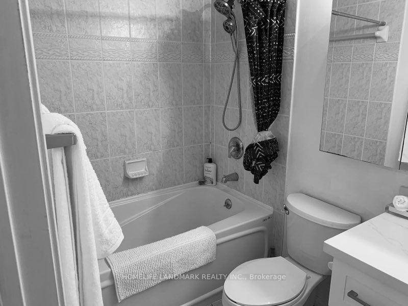 Photo 6 of Unit 808, 909 Bay Street, Toronto, Bay Street Corridor — HOMEH