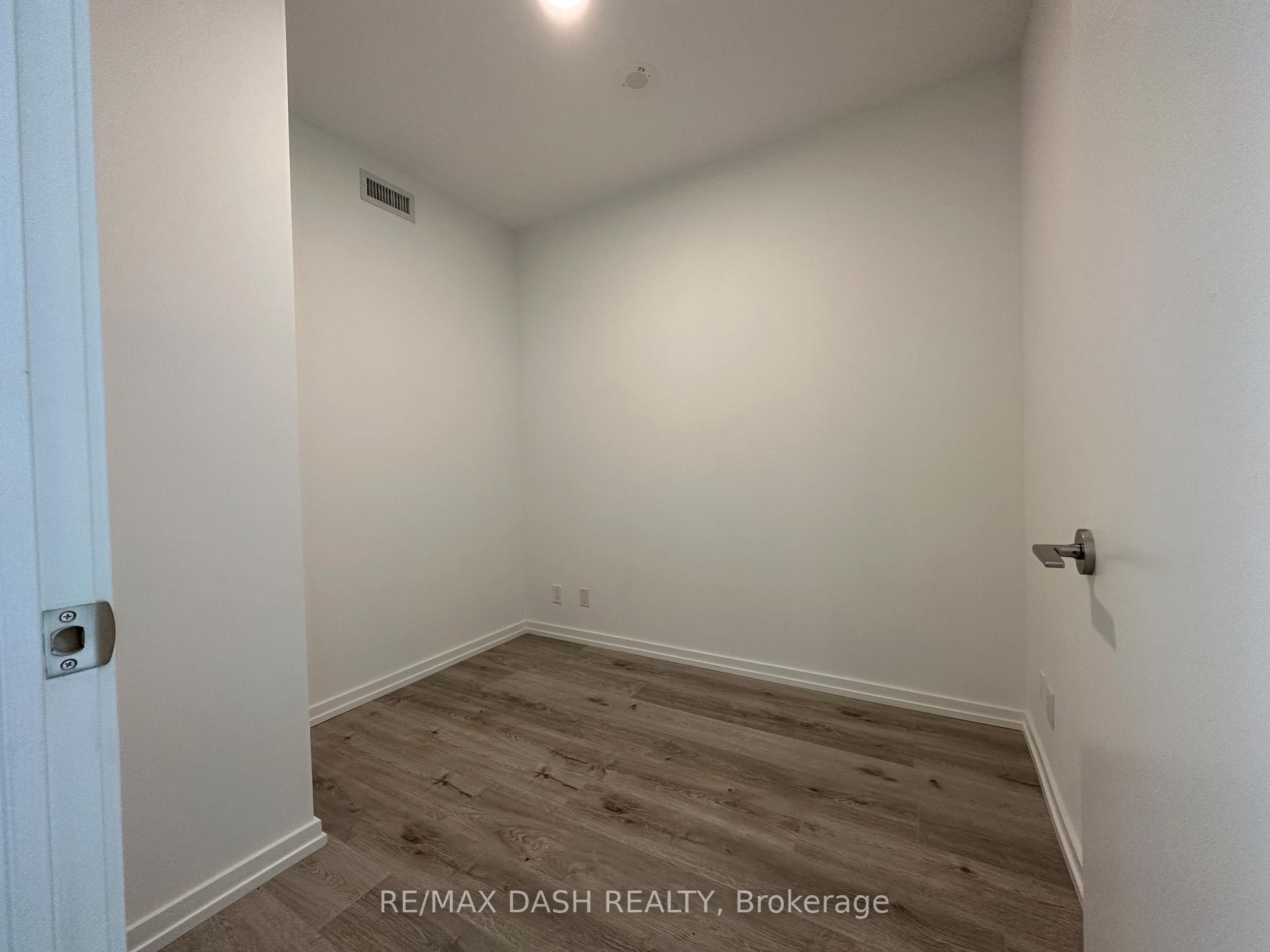 Photo 10 of Unit 4606, 1000 Portage Parway, Vaughan, Vaughan Corporate Centre — HOMEH