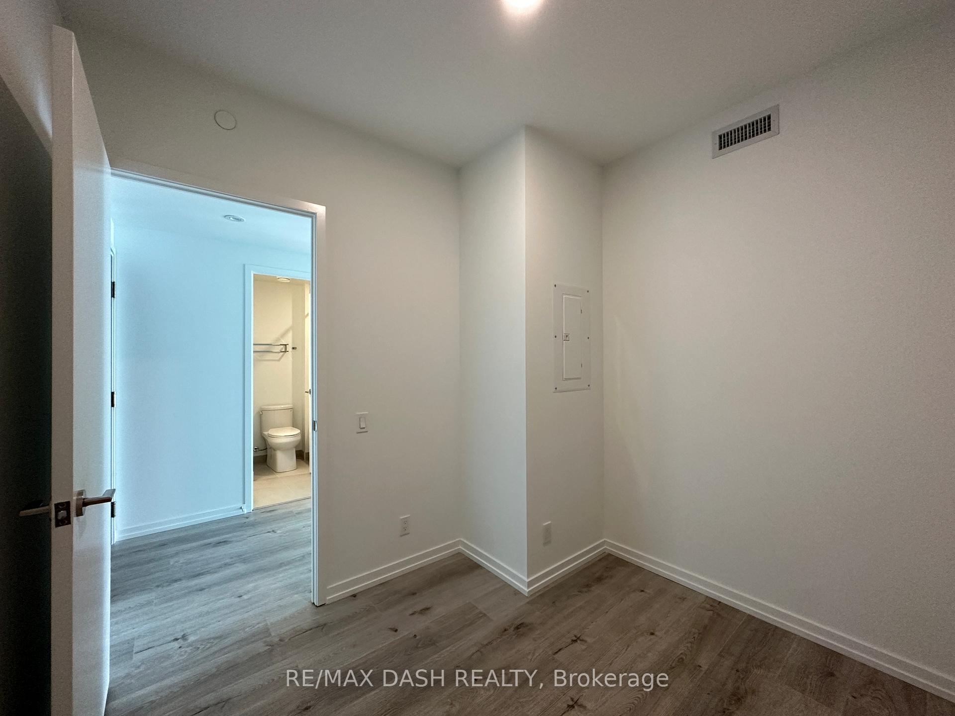 Photo 11 of Unit 4606, 1000 Portage Parway, Vaughan, Vaughan Corporate Centre — HOMEH