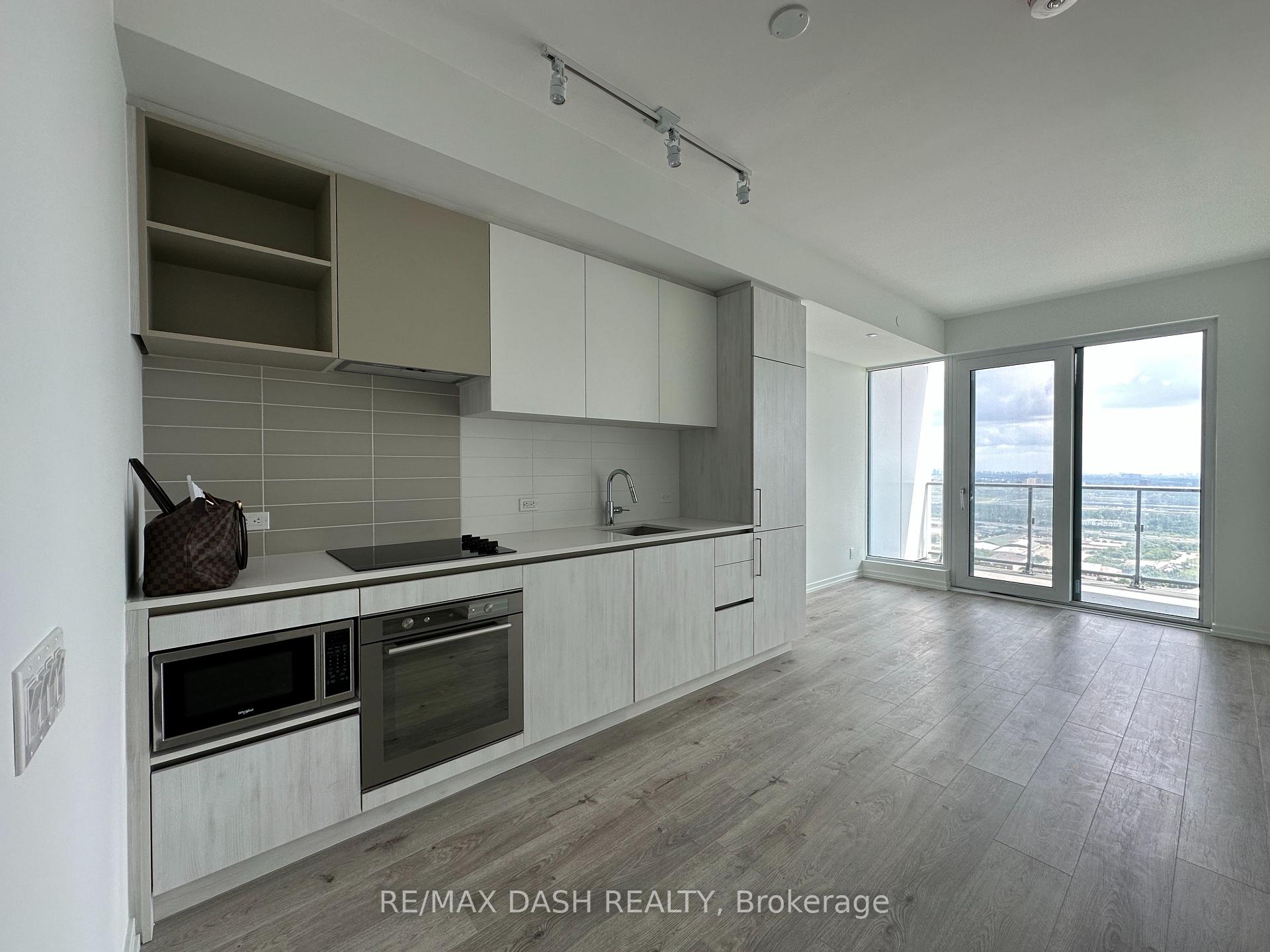Photo 15 of Unit 4606, 1000 Portage Parway, Vaughan, Vaughan Corporate Centre — HOMEH