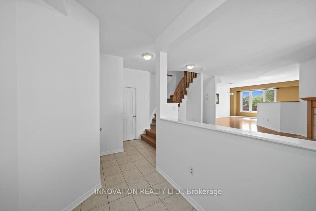Photo 5 of 574 Aberfoyle Circle, Ottawa, Kanata - Morgan's Grant/South March — HOMEH