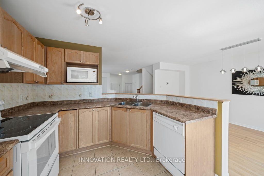 Photo 17 of 574 Aberfoyle Circle, Ottawa, Kanata - Morgan's Grant/South March — HOMEH