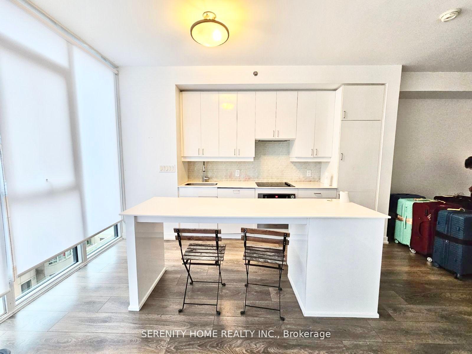 Photo 6 of Unit 1003, 426 University Avenue, Toronto, University — HOMEH