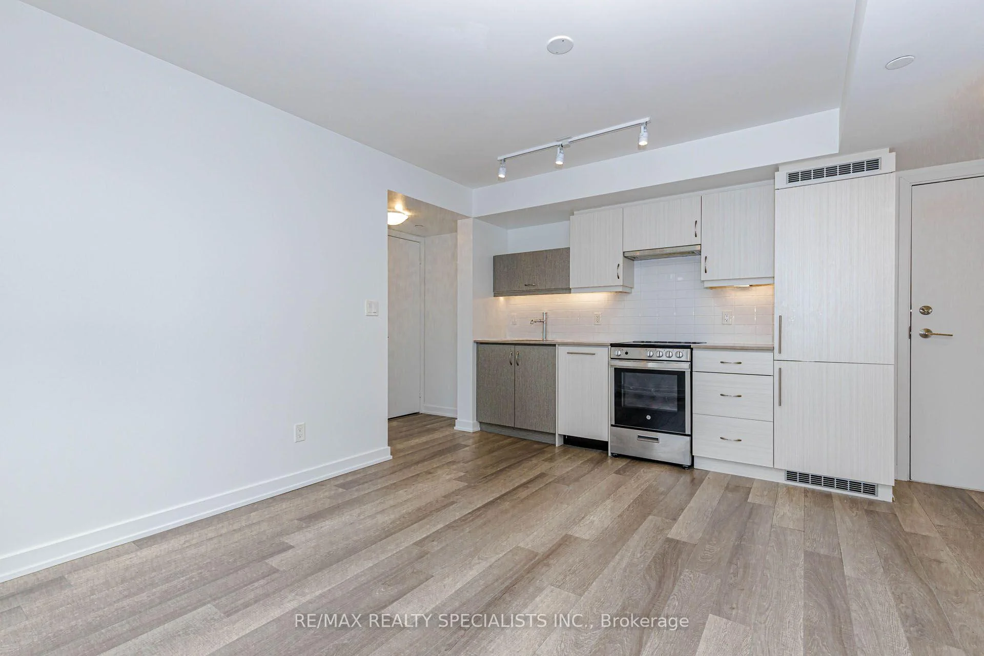 Photo 15 of Unit 604, 181 Huron Street, Toronto, Kensington-Chinatown — HOMEH