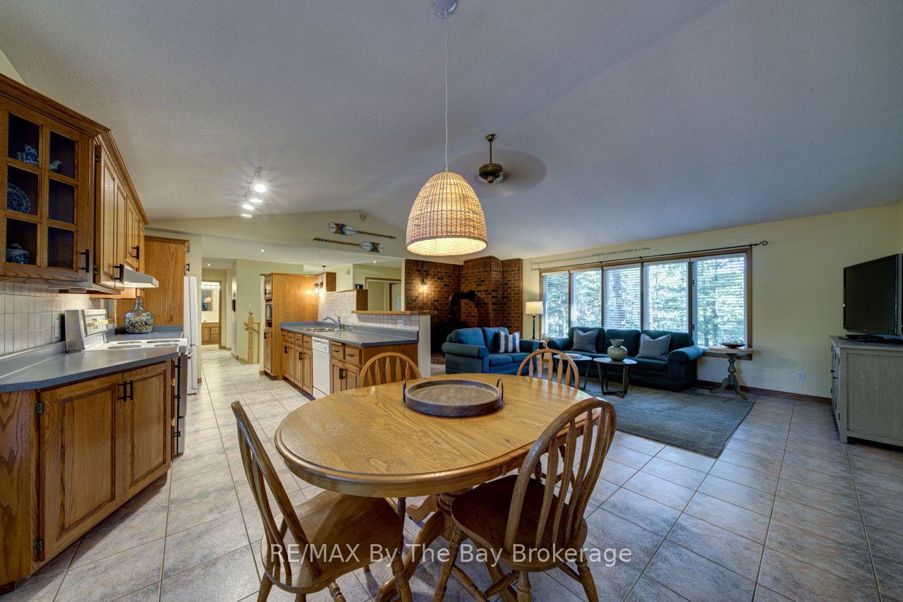 Photo 35 of 47 Birchwood Trail, Wasaga Beach — HOMEH