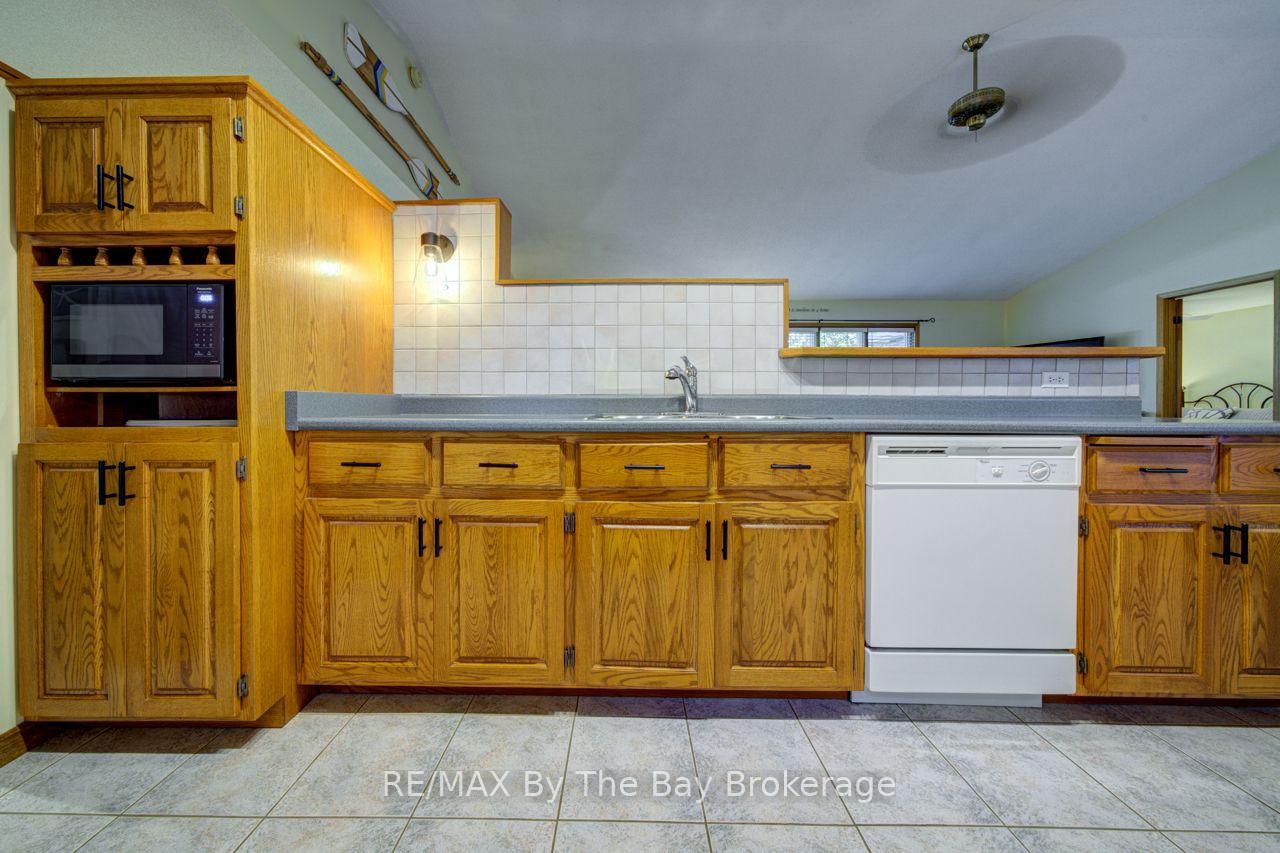 Photo 39 of 47 Birchwood Trail, Wasaga Beach — HOMEH