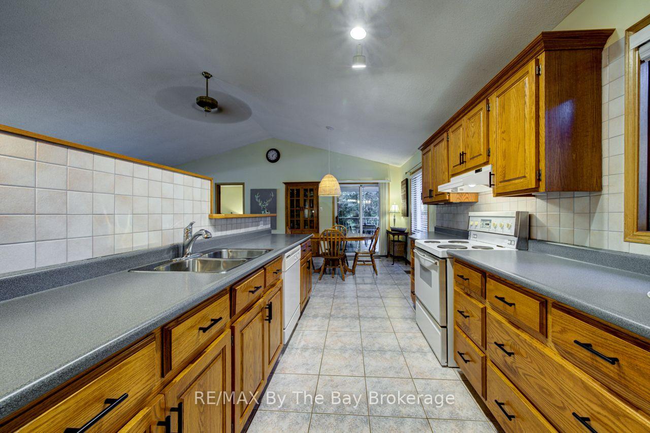 Photo 41 of 47 Birchwood Trail, Wasaga Beach — HOMEH