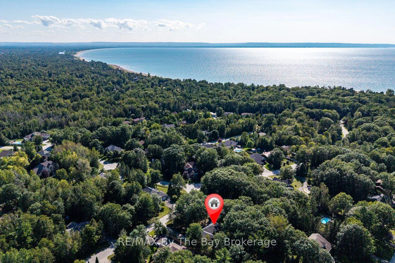 Photo 3 of 47 Birchwood Trail, Wasaga Beach — HOMEH